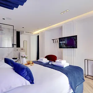 Couples Getaway Unit With Jacuzzi - Center Hébergement de vacances